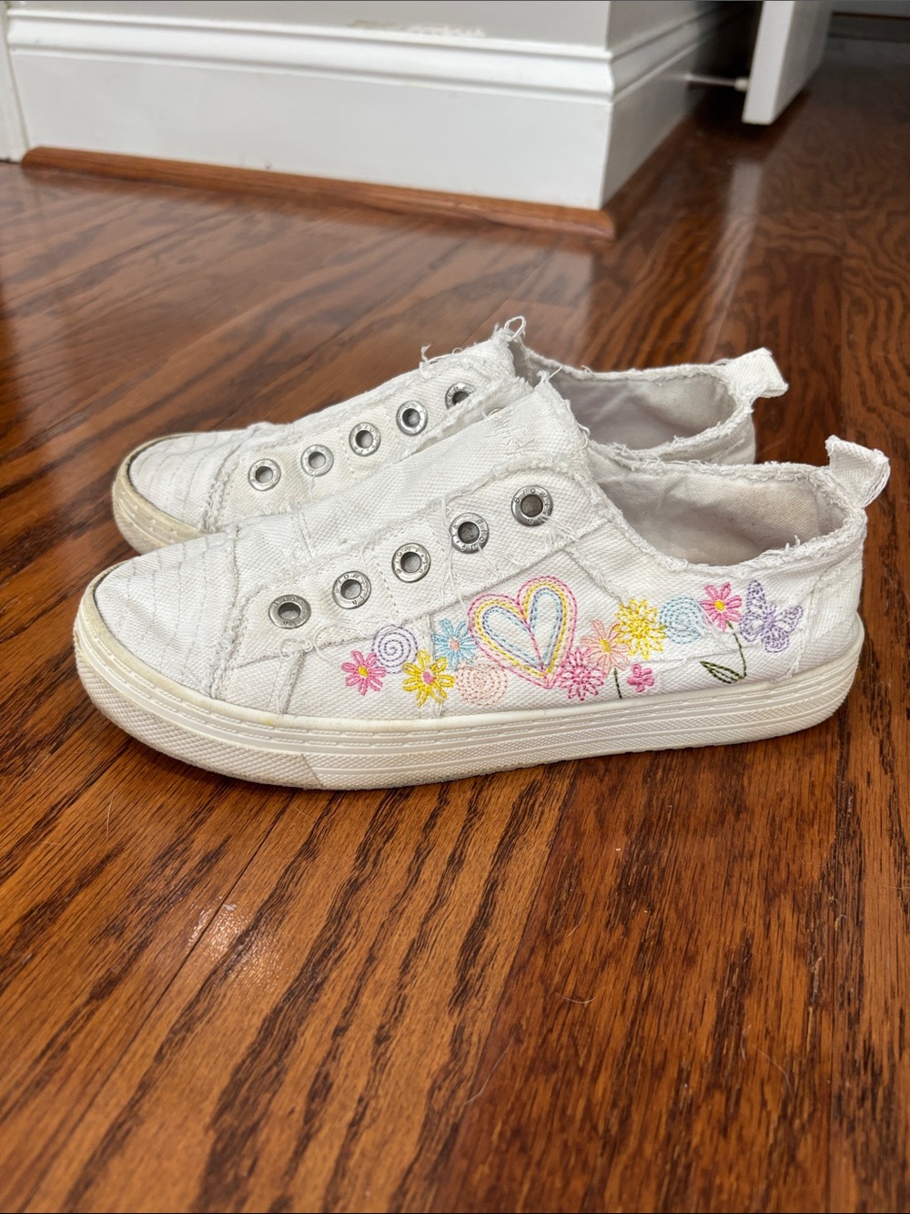 Blowfish Malibu, Kids, White Slip-On Sneakers, Floral Design, Size 5